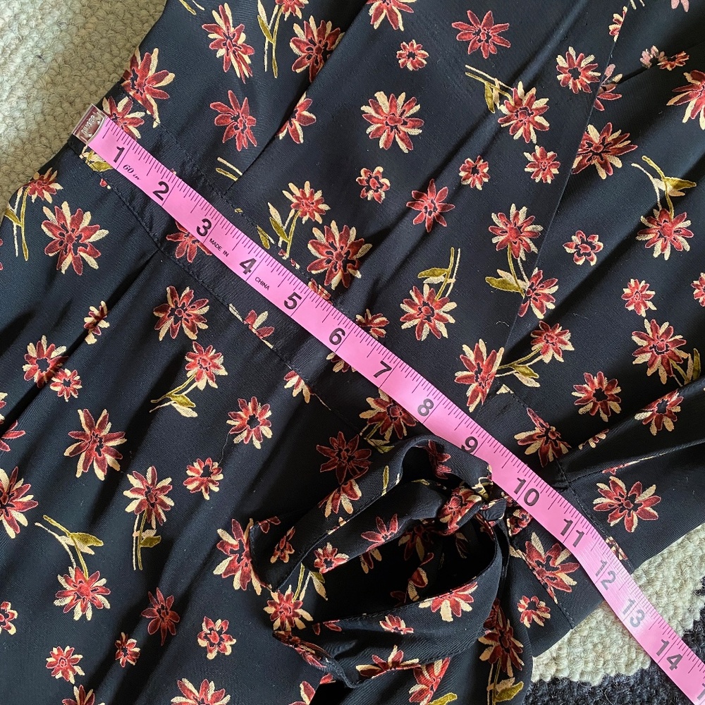 Tristan & Iseut I 90s I Floral Wrap Collared Mini Dress - Picture 6 of 16